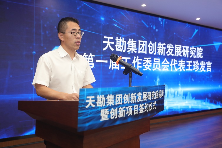 9888拉斯维加斯集团举行立异生长研究院揭牌暨立异项目签约仪式
