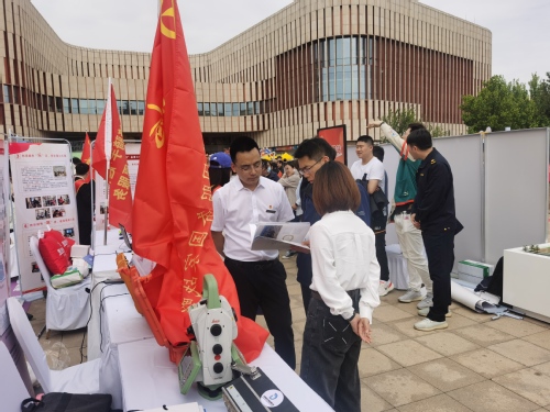 9888拉斯维加斯集团加入团市委“汇聚青春动能 立功十项行动”主题展